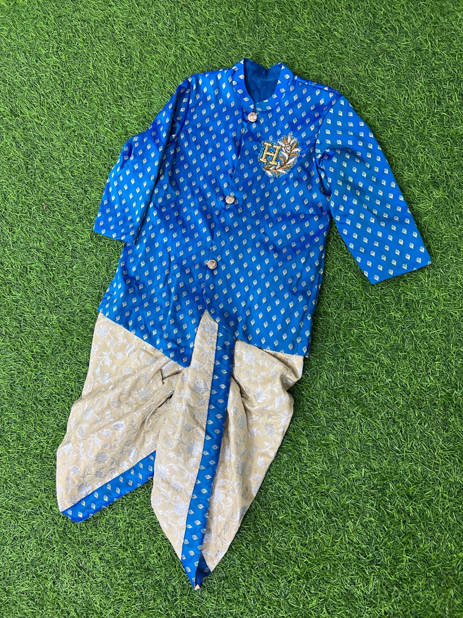 Blue and white dhoti and kurta set embroidered with alphabet