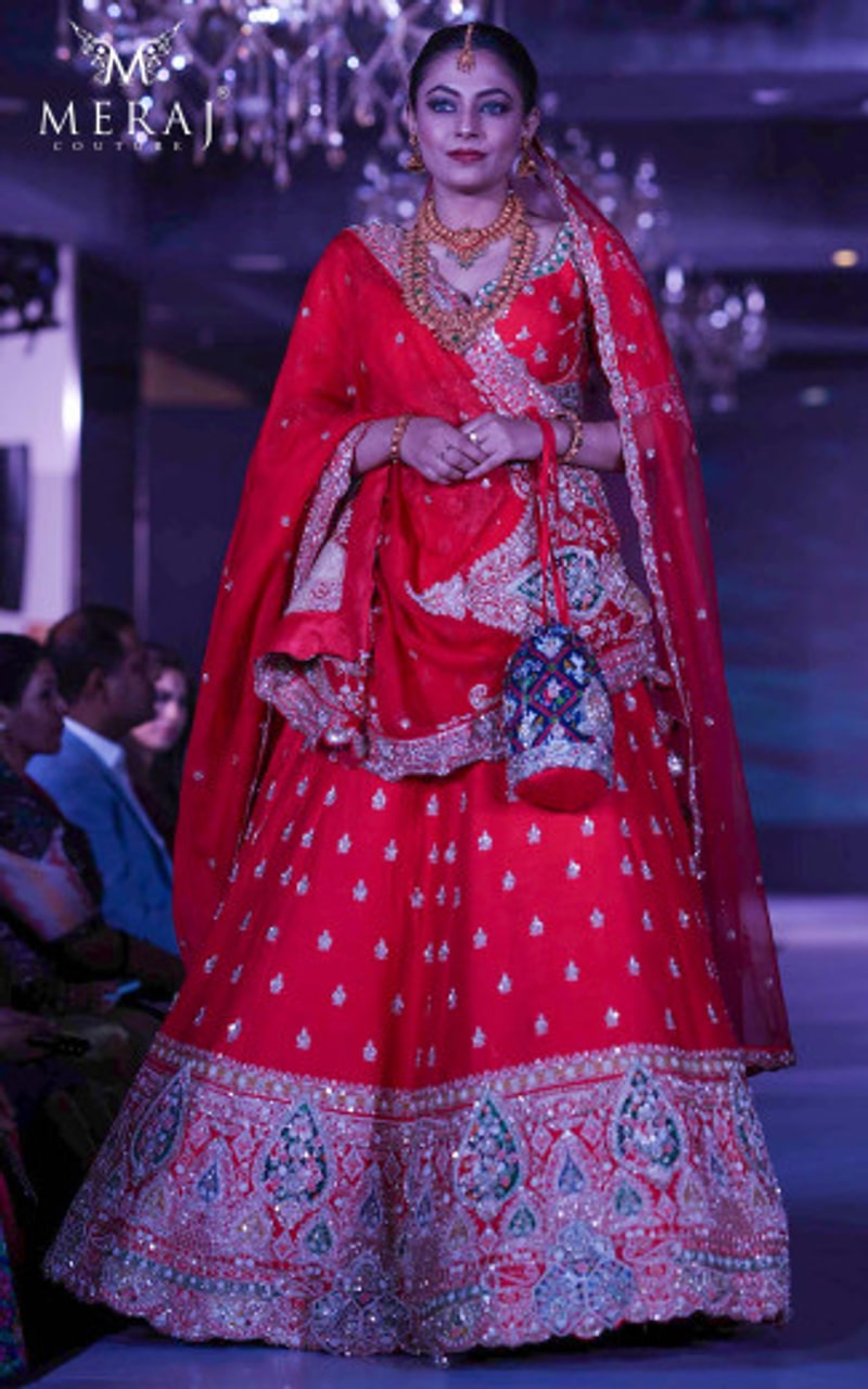 EXQUISITE SILK-BASED Lehanga